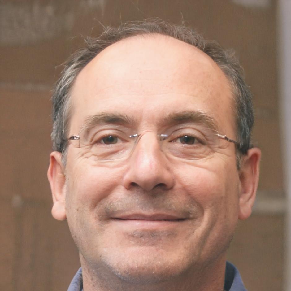 Retrato profesional de miembro del equipo